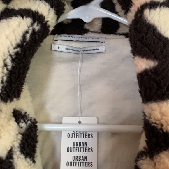 Urban Outfitters Black and Cream Geometric Teddy Jacket - Picture 3 of 3